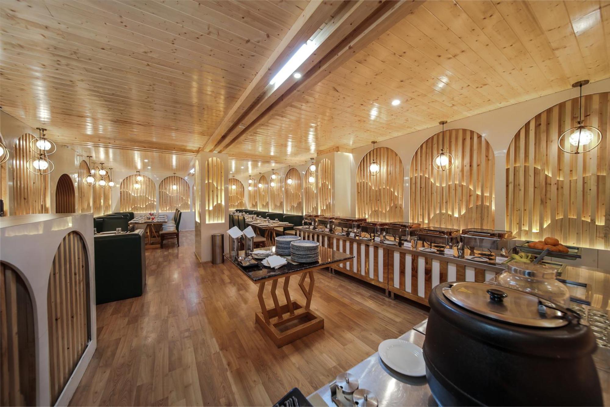 Hill River Resort By West Western -Property Of The Year 2024-25 - Central Heated & Air Cooled, Near Mall Road — Photos 2