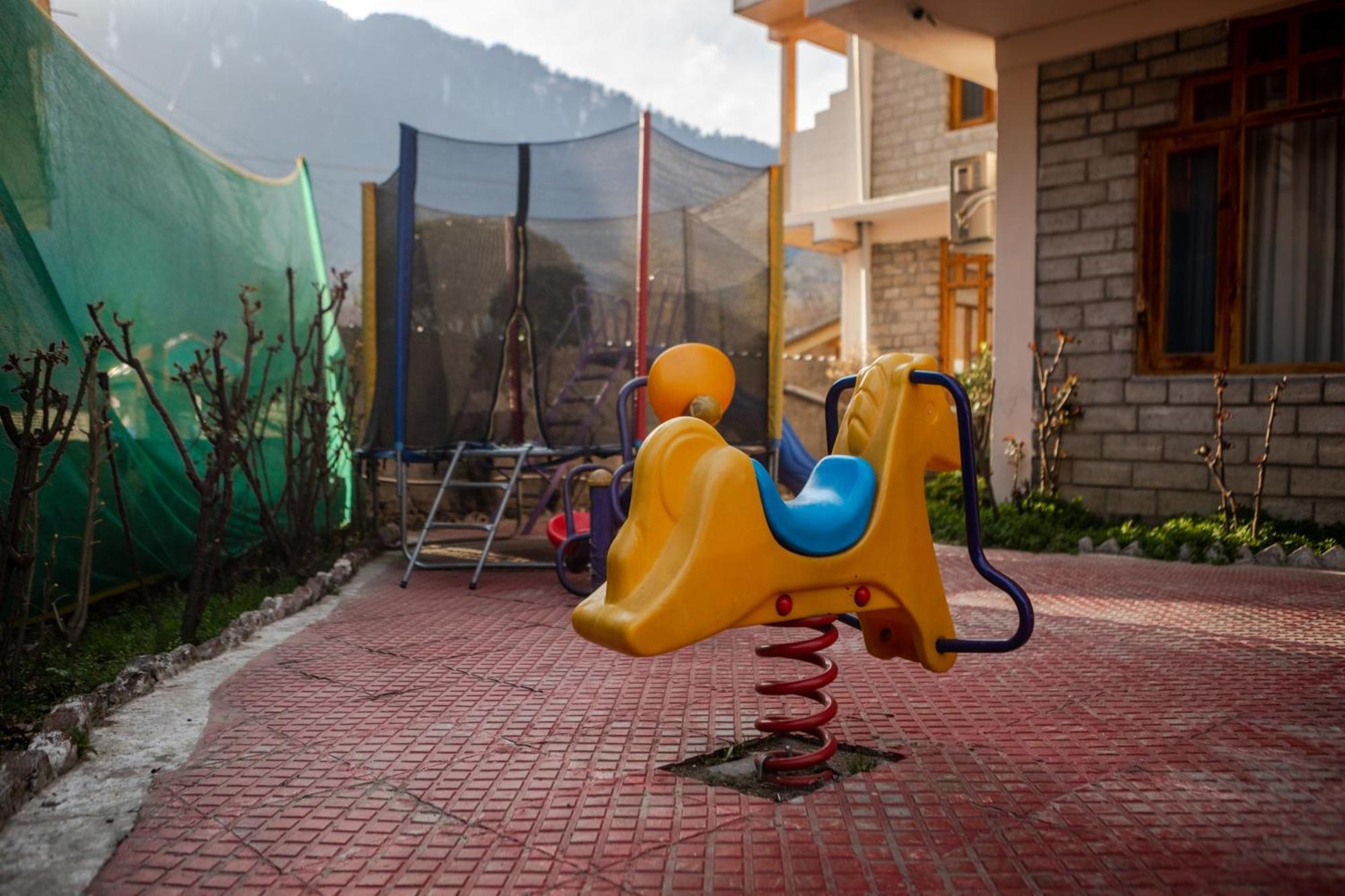 Hill River Resort By West Western -Property Of The Year 2024-25 - Central Heated & Air Cooled, Near Mall Road, Manali